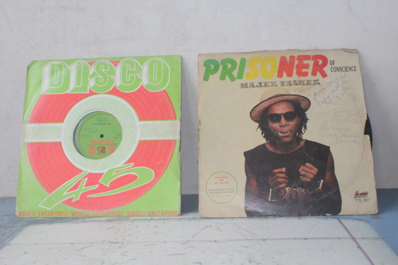 Vinyl R28